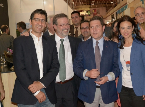 Emiliano García Page en su visita a Fenavin