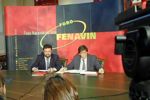 Nemesio de Lara en la presentación de los Foros Fenavin