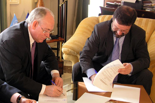 Firma del convenio con Caja Rural