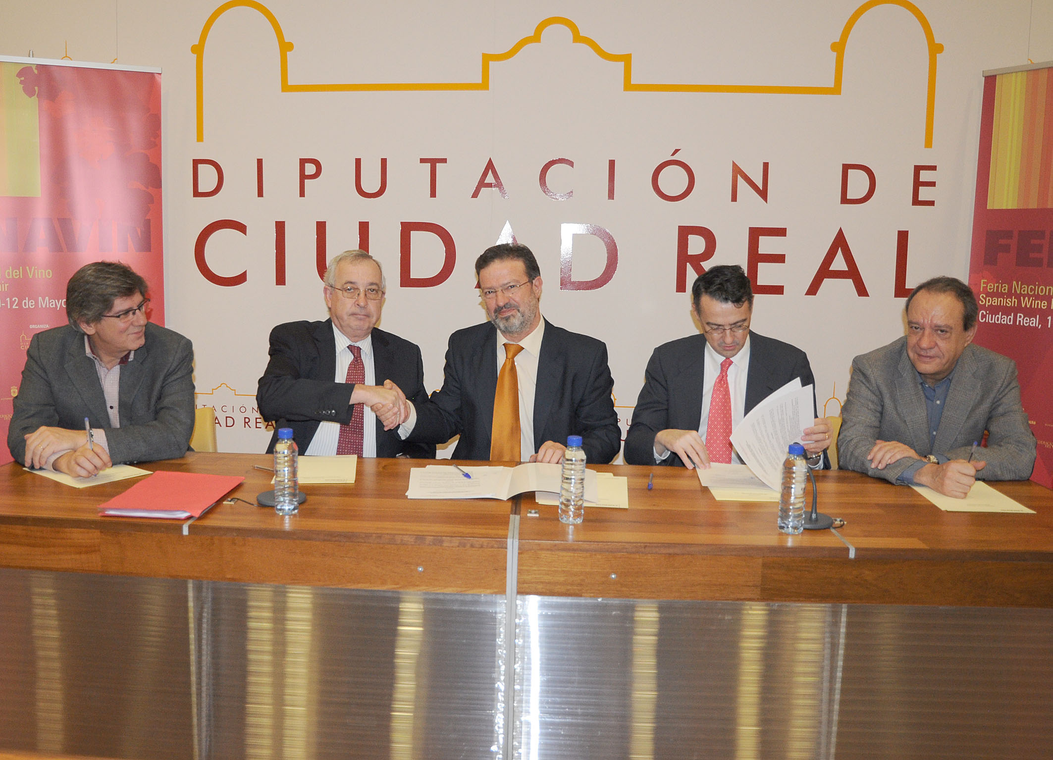 De izquierda a derecha, Ángel Amador, Félix Solís, Nemesio de Lara, Pau Roca y Manuel Juliá.