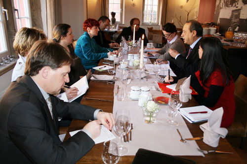 FENAVIN’s organizers meeting with journalists in Neustadt