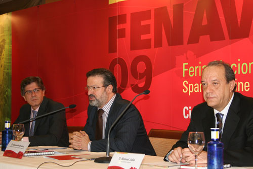 Ángel Amador, Nemesio de Lara und Manuel Juliá während der Präsentation der FENAVIN 2009